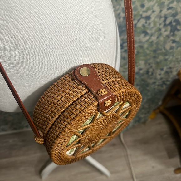 Hand Crafted Bali Round Rattan Straw Crossbody Bag - Picture 3 of 6